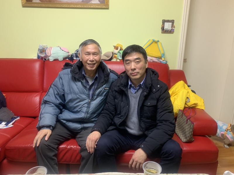 上图：林俊杰副主任慰问退休职工王建明.jpg