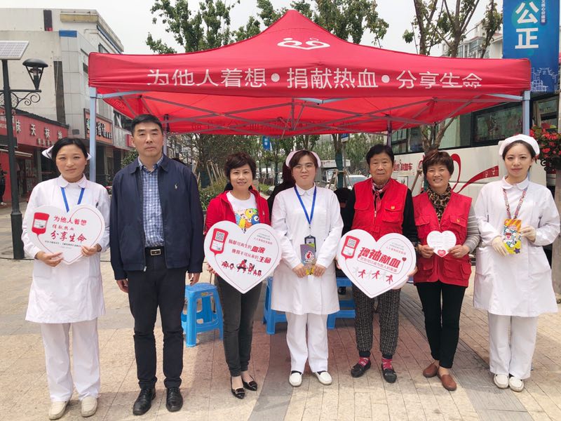 图片16林俊杰副主任（左2）慰问流动车闵行点.jpg