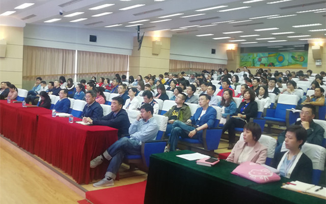小结会现场_副本.jpg