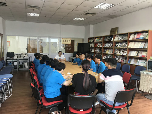 总务科对新入驻保洁外包公司开展岗前培训.jpg