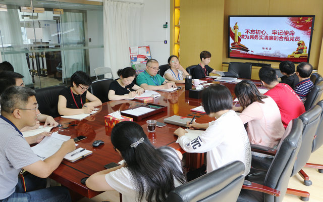 中心党委副书记、主任陆韬宏主讲专题党课.JPG