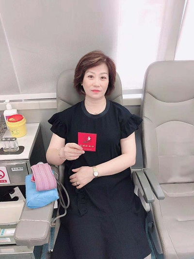 后勤服务部沈琦参加无偿献血.jpg