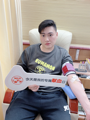 车管科员工陈纯合参与无偿献血_副本.jpg