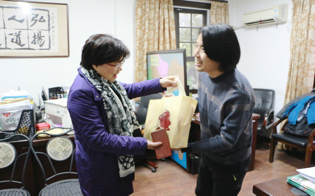 2-市卫生健康委领导慰问市血管办员工.JPG