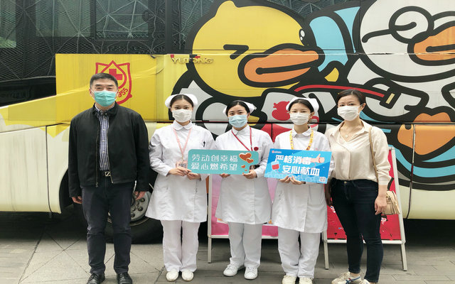 图片11林俊杰副主任（左1）慰问虹桥艺术中心点.jpg