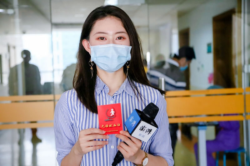 上图：澎湃新闻直播主持人呼吁网友积极献血.jpg.jpg