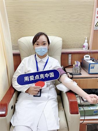 许妮参加无偿献血.jpg