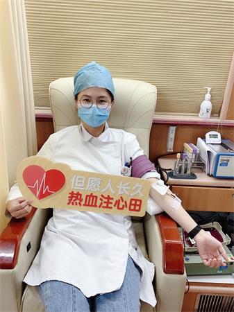 庄颖姐参加无偿献血.jpg