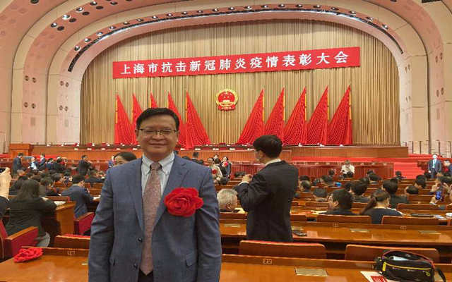邹峥嵘.jpg