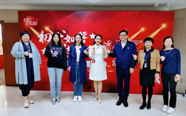 合影.jpg