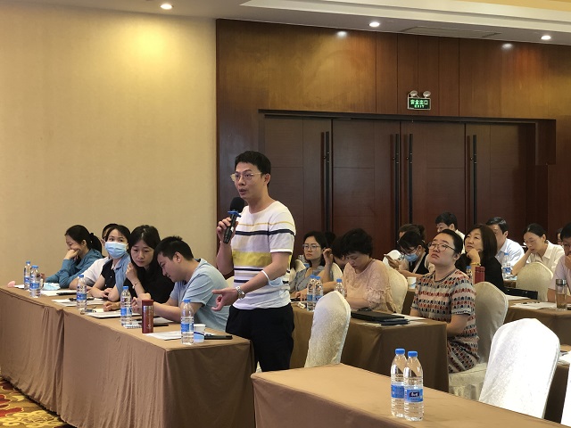 现场提问.jpg