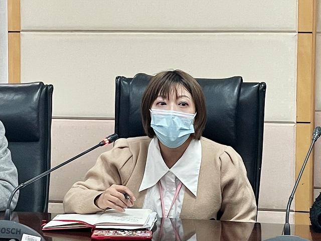 徐蓓.jpg