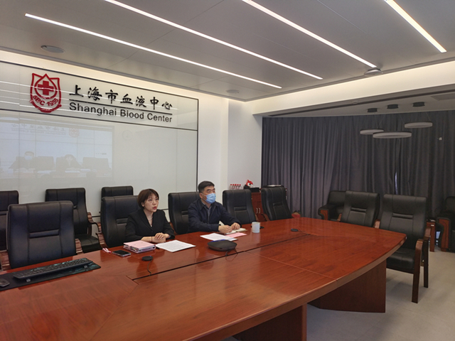 上海市血液中心质量与法规部部长徐蓓主持启动会.jpg