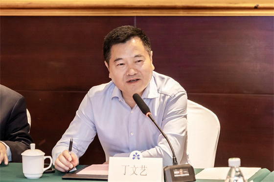 丁文艺.jpg