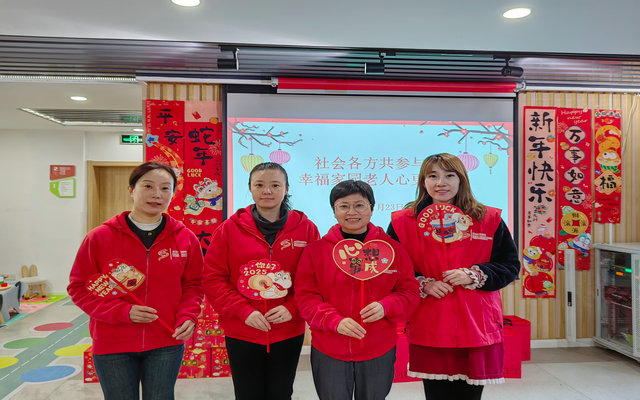 4人合影_副本.jpg