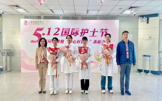 2 张-林：慰问一线科室护士代表_副本.jpg
